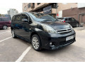 toyota-isis-2010-small-6
