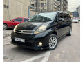 toyota-isis-2010-small-3