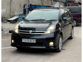 toyota-isis-2010-small-7