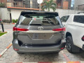 toyota-fortuner-2022-small-3