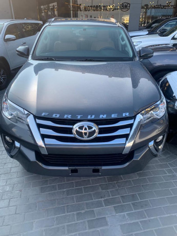 toyota-fortuner-2021-big-0